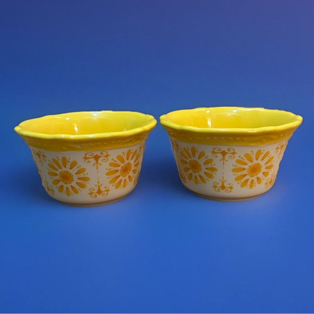 Lot of 2 The Pioneer Woman Ramekins Yellow And White Daisy Dessert Custard